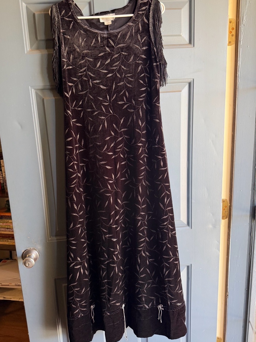 Vtg Molly Malloy Sleeveless Black Fringe Evening Dress with Silver Leaf Pattern